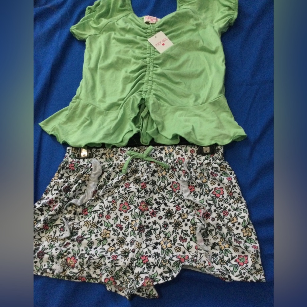 Poof Girl outfit shorts and shortsleeved shirt girls size Large New w/o tags